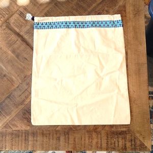 Tory Burch dust cover